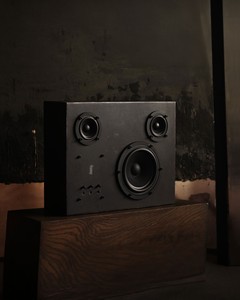 Steel-Speaker-01.jpg